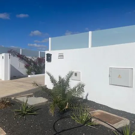 Villa Costa Teguise 3 Bed Villa With Sea View On The Golf Estate