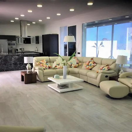 Villa Costa Teguise 3 Bed Villa With Sea View On The Golf Estate