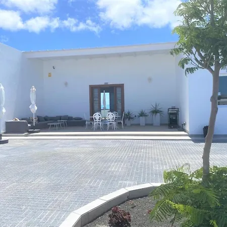 Villa Costa Teguise 3 Bed Villa With Sea View On The Golf Estate *
