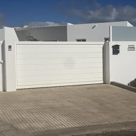 Villa Costa Teguise 3 Bed Villa With Sea View On The Golf Estate