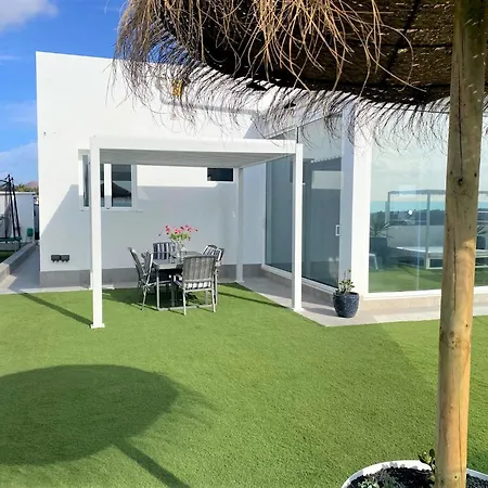 Costa Teguise 3 Bed Villa With Sea View On The Golf Estate *