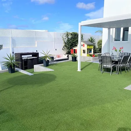 Costa Teguise 3 Bed Villa With Sea View On The Golf Estate Villa