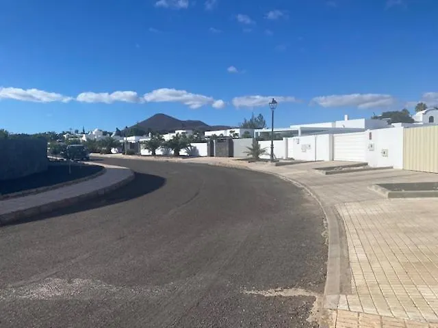 Costa Teguise 3 Bed Villa With Sea View On The Golf Estate Вилла