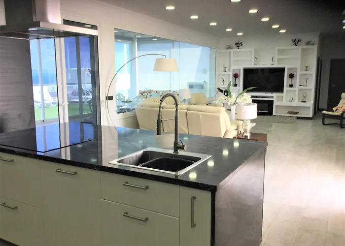 Costa Teguise 3 Bed Villa With Sea View On The Golf Estate Вилла Тегисе