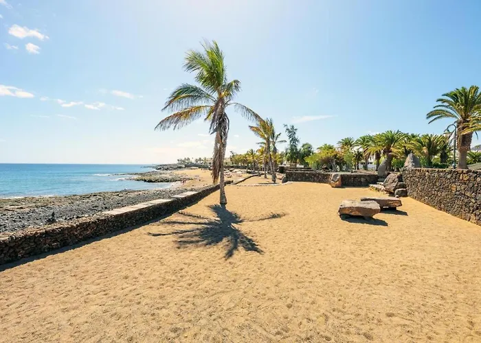 Costa Teguise 3 Bed Villa With Sea View On The Golf Estate