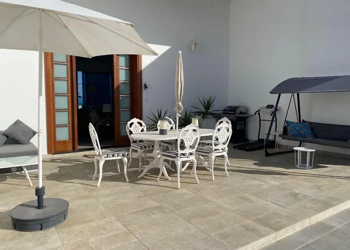 Costa Teguise 3 Bed Villa With Sea View On The Golf Estate *