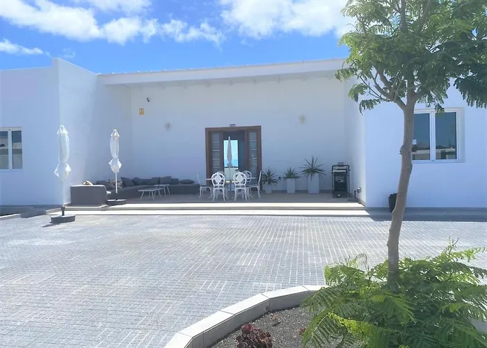 Вилла Costa Teguise 3 Bed Villa With Sea View On The Golf Estate *