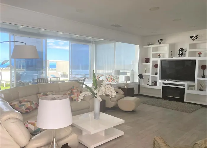 Costa Teguise 3 Bed Villa With Sea View On The Golf Estate *