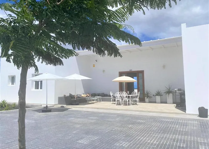 Вилла Costa Teguise 3 Bed Villa With Sea View On The Golf Estate