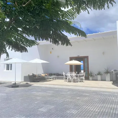 Villa Costa Teguise 3 Bed Villa With Sea View On The Golf Estate